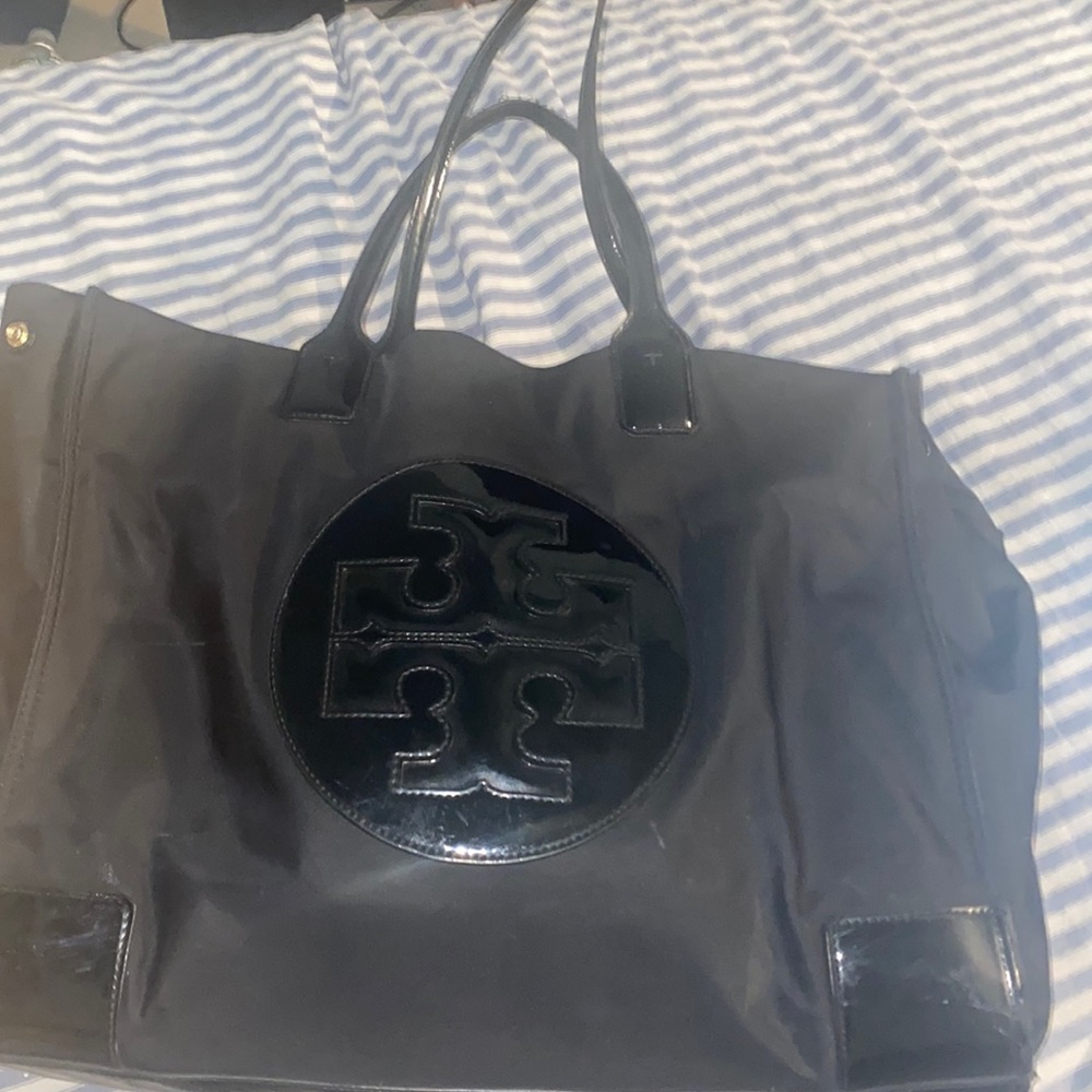 Tory Burch medium black bag (LIKE NEW)